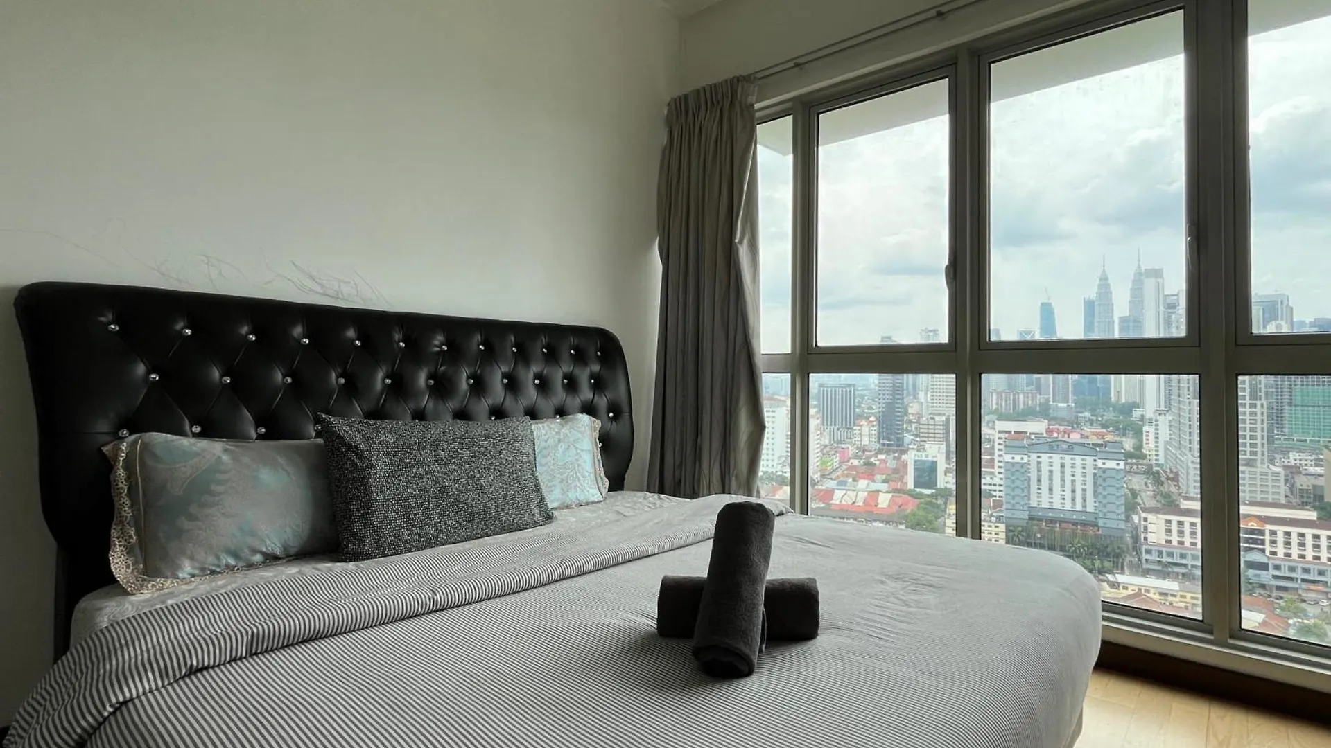 Regalia Residence And Suites By Awesomestay Kuala Lumpur Malezya